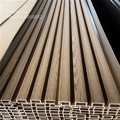 Pannello a parete per rivestimenti esterni in legno