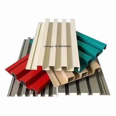 Interni in pannelli di parete scanalati in alluminio